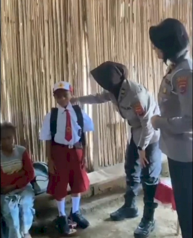 Sentuhan Kepedulian Kapolda NTT untuk Siswa di Pedalaman TTS: Polwan Serahkan Bantuan Sekolah kepada Devanto Sunbanu