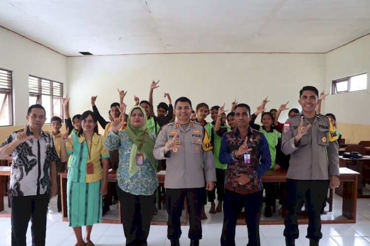 Kapolres Sumba Barat Dukung Bhabinkamtibmas Mengajar, Teken MoU dengan SMK Kurtepe