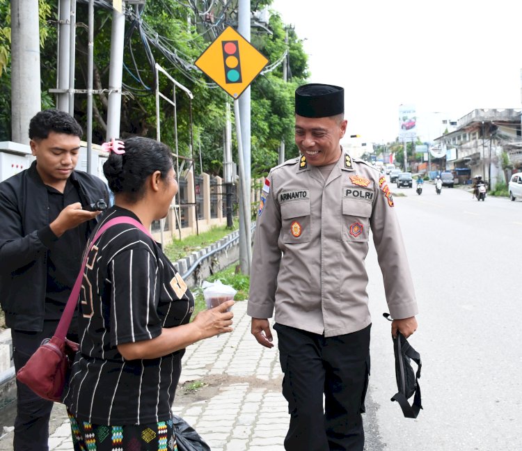 Aksi Humanis Bidkeu Polda NTT: Tebar 200 Paket Takjil, Pererat Kebersamaan di Bulan Ramadhan