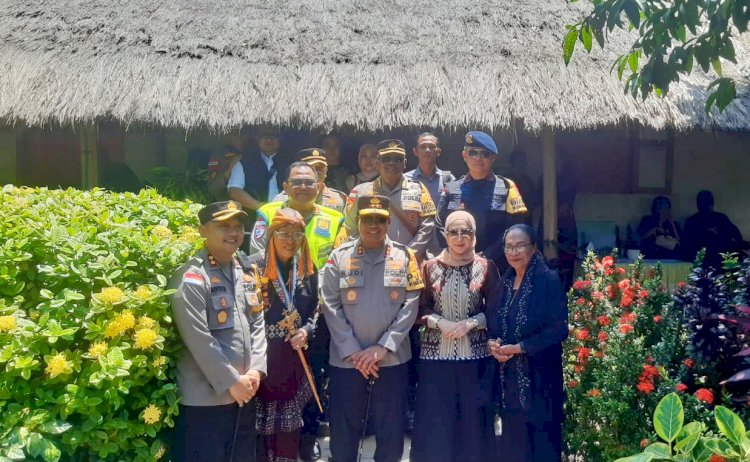 Di Tengah Pengamanan Semana Santa, Kapolda NTT Temui Raja Larantuka Pererat Persaudaraan dan Tradisi