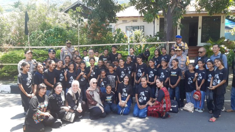 Kapolda NTT Sapa Panitia, Pengunjung, dan Peziarah Semana Santa di Larantuka