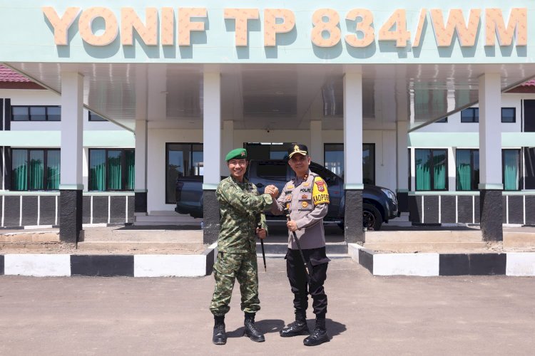 Perkuat Sinergitas TNI–Polri, Kapolres Nagekeo Jalin Silaturahmi dengan Danyon TP 834/Wakanga Mere
