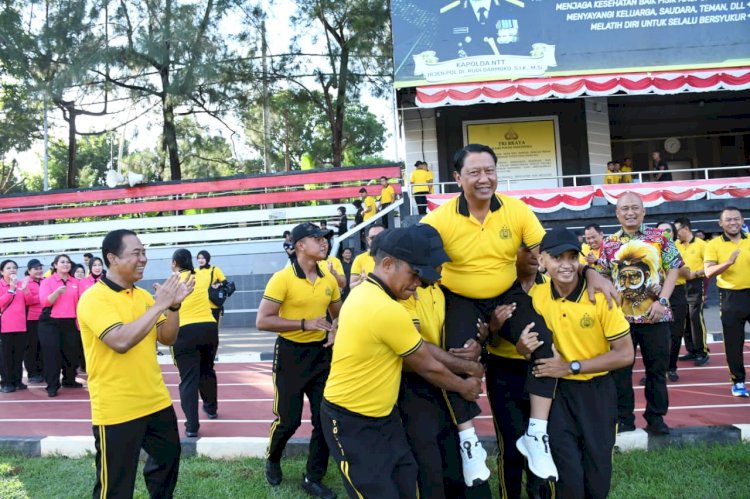 Polda NTT Gelar Olahraga Bersama, Kapolda Beri Kejutan Ulang Tahun ke-58 untuk Wakapolda