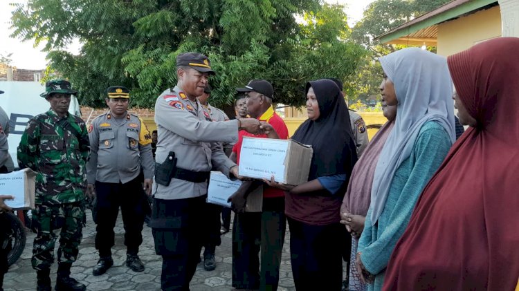 Polres Flores Timur Salurkan Ratusan Bansos untuk Korban Gempa, Kapolda NTT Beri Apresiasi