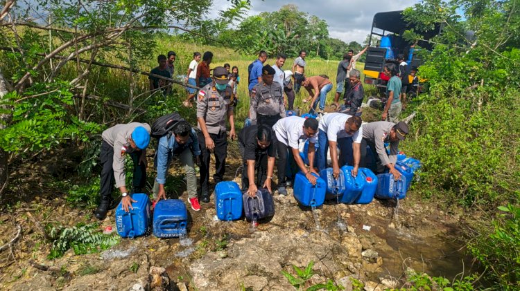 Polres Sumba Barat Musnahkan 11.200 Liter Miras Ilegal, Kapolda NTT Tegaskan Komitmen Berantas Peredaran