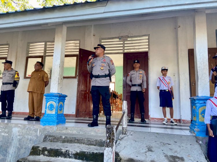 Iptu Imanuel Y. Anin Jadi Irup di SMP Negeri 19 Kupang, Sampaikan Edukasi Lalu Lintas dan Perlindungan Anak