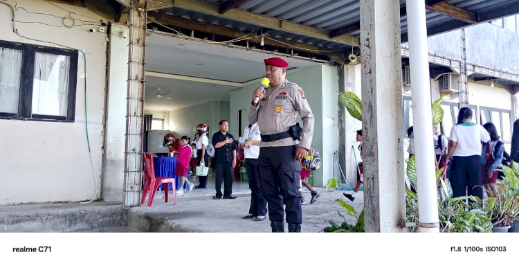 AKP Yohanes Balla Jadi Irup di SMP Kristen Generasi Unggul Kupang, Tekankan Bahaya Perdagangan Orang