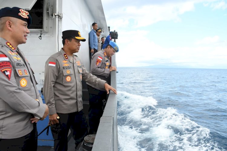 Kapolda NTT Pimpin Langsung Patroli Laut di Teluk Kupang, Tegaskan Komitmen Jaga Keamanan Perairan NTT