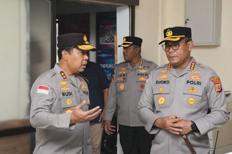 Pastikan Pelayanan Publik Prima, Kapolda NTT Cek Langsung Ruang Pelayanan Masyarakat di Polresta Kupang Kota