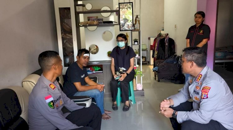 Kapolresta Kupang Kota Jenguk Anggota yang Terluka Saat Layani Aksi Unjuk Rasa, Tegaskan Kepedulian dan Solidaritas