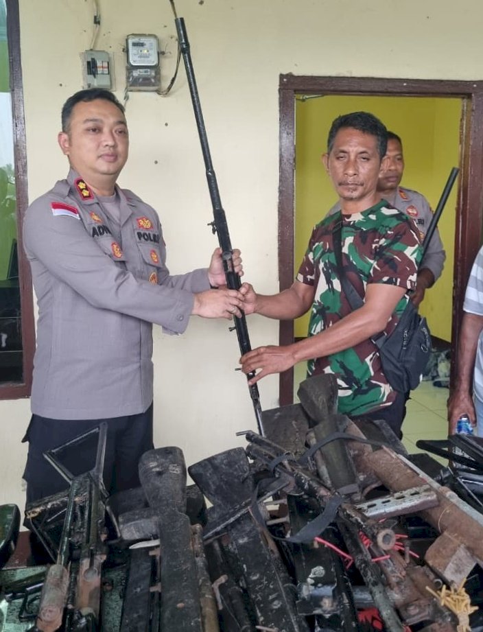 Semangat Damai Warga Adonara Timur, 52 Senjata Api Rakitan Diserahkan Sukarela ke Polres Flores Timur