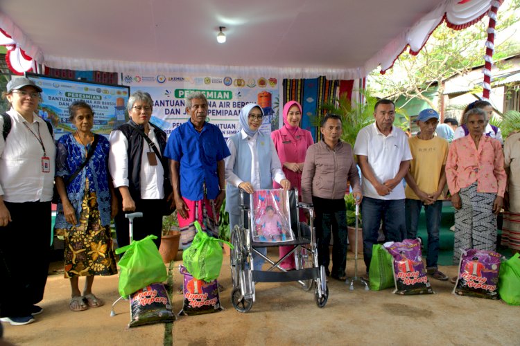 Bhayangkari NTT Dampingi SERUNI KMP Bidang IV Salurkan Bantuan Sosial di Kabupaten Kupang