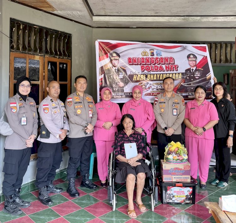 Jelang HUT ke-80 Bhayangkara, Karo SDM Polda NTT Anjangsana ke Kediaman Purnawirawan Polri