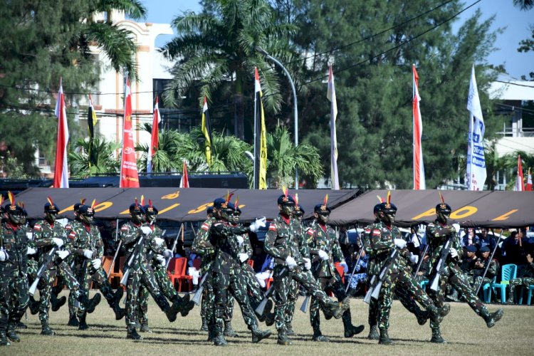 Presisi dalam Setiap Gerak, Kolone Senjata Satbrimob Polda NTT Tuai Decak Kagum di Hari Bhayangkara ke-80