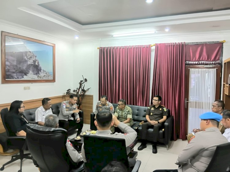 Wakapolda NTT Pimpin Langsung Upaya Rekonsiliasi Konflik Adonara Timur, Polda NTT Perkuat Sinergi TNI dan Forkopimda
