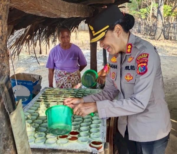 Kapolres TTU Tinjau Pembuatan Gula Lempeng Tradisional di Desa Tuamese, Dorong UMKM dan Pemberdayaan Potensi Lokal