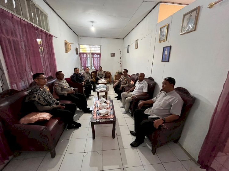 Kapolres TTS Tinjau Langsung Lokasi Penganiayaan yang Mengakibatkan Korban Meninggal Dunia dan Pengerusakan, Polda NTT Pastikan Penanganan Profesional serta Jaga Kondusivitas