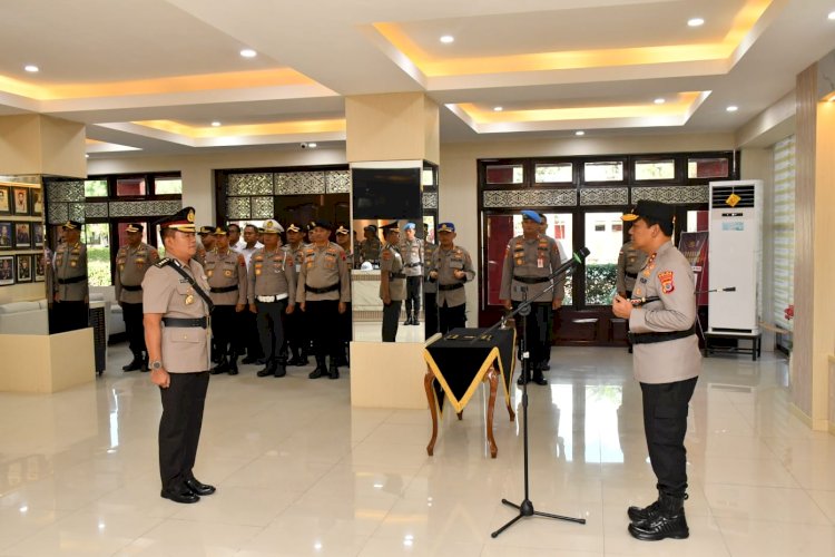 Kapolda NTT Pimpin Penyerahan Jabatan Irwasda, Kombes Enriko Emban Tugas Baru di Itwasum Polr