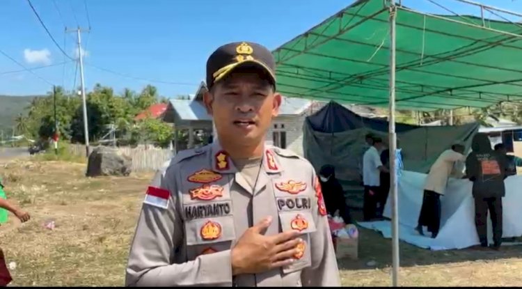 Jalur Terputus Akibat Longsor, Kapolres Manggarai Timur Dirikan Posko dan Pantau Pengungsian di Lamba Leda Utara