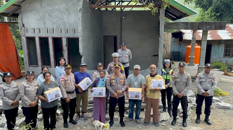 Kapolda NTT Salurkan Bantuan untuk Korban Gempa di Ngada, Polri Hadir Ringankan Beban Warga