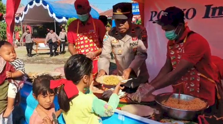 Polda NTT Salurkan 300 Paket Makanan untuk Warga Terdampak Gempa di Flores