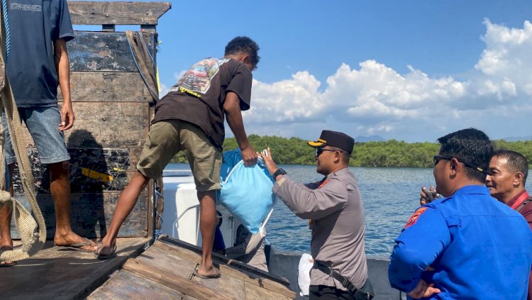 Polda NTT Salurkan Bantuan Korban Gempa Bumi di Palue Sikka, Kapal Ditpolairud Dikerahkan