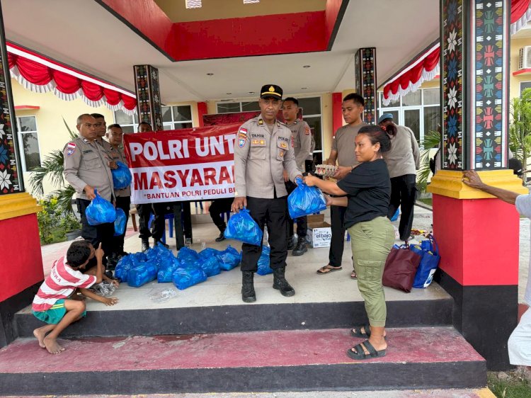 Polda NTT Salurkan Sembako dan Berikan Edukasi kepada Warga Terdampak Gempa di Manggarai Timur