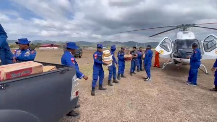 Gunakan Helikopter, Korpolairud Salurkan Bantuan Kabaharkam Polri untuk Personel K9 di Reo Manggarai