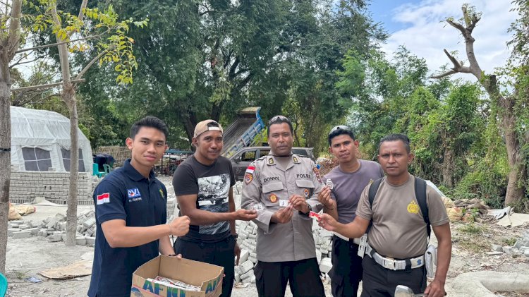Peduli Personel di Tengah Tugas Kemanusiaan, Polda NTT Bagikan Vitamin kepada 30 Anggota Posko Reok Manggarai
