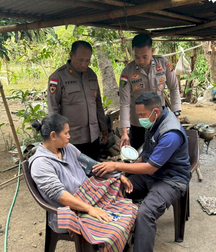 Polri Beri Pelayanan Kesehatan bagi Warga Terdampak Gempa di Manggarai
