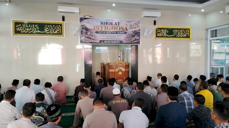 Personel Polda NTT Gelar Salat istighosah, Panjatkan Doa untuk Masyarakat Terdampak Gempa Flores