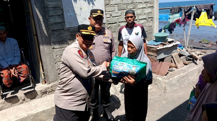 Wujud Kepedulian Polri, Polda NTT Tinjau Longsor dan Bantu Warga Borokanda yang Terdampak Gempa