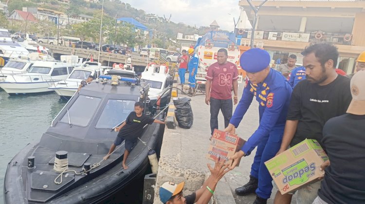 Polri Peduli, Polres Mabar Salurkan Bantuan ke Pulau Mesah, Warga Terdampak Gempa Terima Air, Sembako dan Terpal