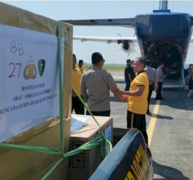Polri Kirim 38 Koli Obat-obatan dari Polda Jatim untuk Bantu Korban Gempa Flores