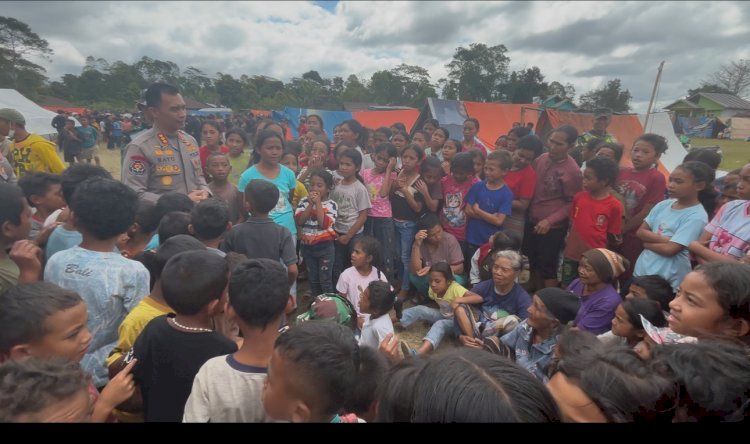 Satgas Humas Polri Hadirkan Senyum Anak-Anak di SD Inpres Robo di Tengah Pemulihan Pascagempa NTT