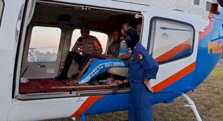 Polres Sikka Gerak Cepat Evakuasi Lansia Sakit dari Palue, Helikopter Polri Jadi Jalan Harapan