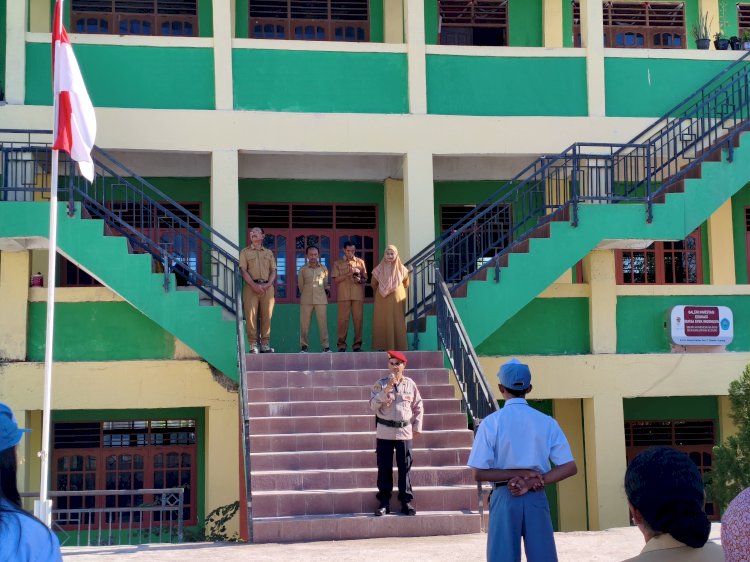 Polisi Masuk Sekolah, Dirbinmas Polda NTT: Bentengi Pelajar dari Bullying, Narkoba hingga Jejak Digital