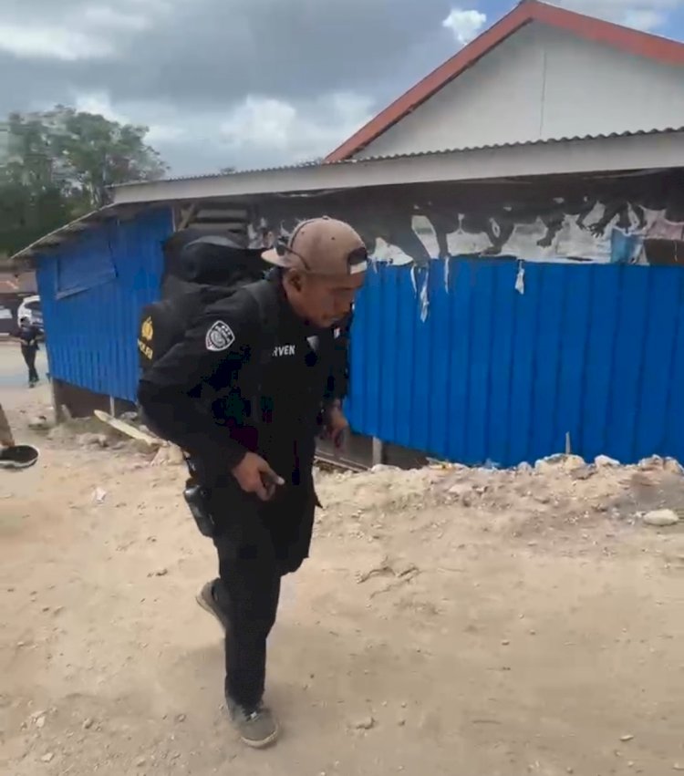 Menembus Medan Sulit, Bripka Gerson Bawa WONTECH Polri untuk Sambungkan Kembali Komunikasi Warga