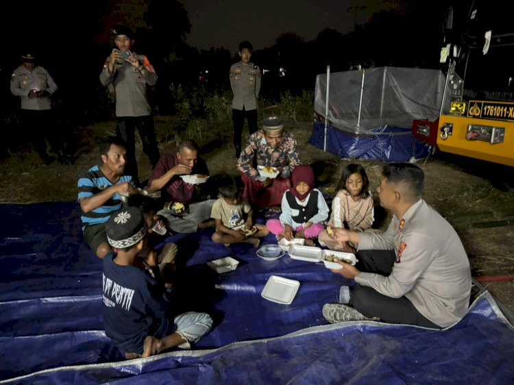 Makan Bersama Pengungsi di Dusun Ronting, Kapolres Manggarai Timur Hadirkan Kehangatan di Tengah Bencana