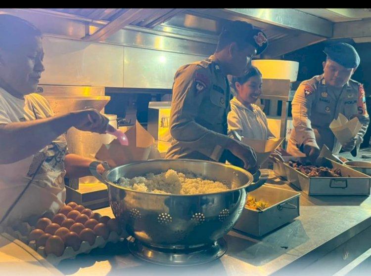 Dapur Lapangan Polri Hadir di Pengungsian Bekek, Sajikan Makanan Hangat untuk Korban Gempa Ngada