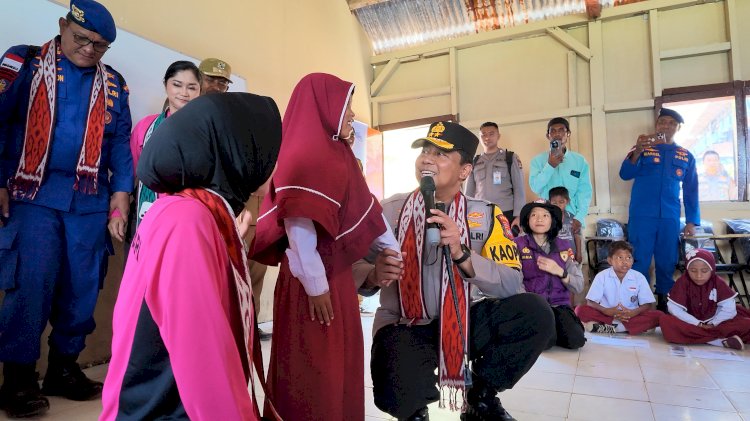 Kapolda NTT Resmikan Revitalisasi MI Al-Hidayah di Pulau Kukusan, Salurkan Bantuan Pascagempa