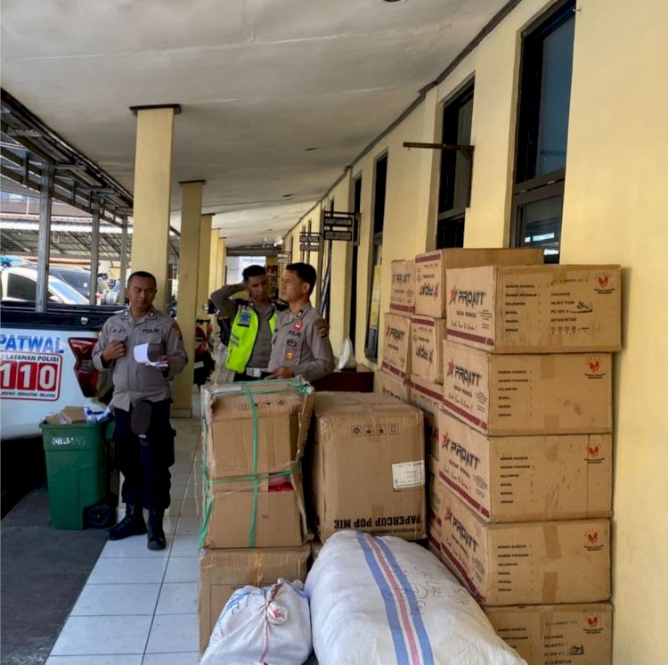 Bantuan Logistik Bhayangkari Tiba di Polres Manggarai, Diperuntukkan bagi Anak-Anak Terdampak Gempa