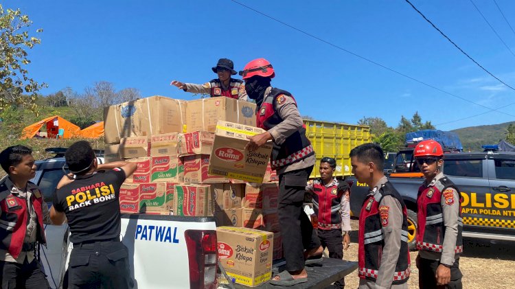 Update Penanganan Gempa Flores: Polri Distribusikan Bansos ke Warga, Salurkan Perlengkapan Sekolah hingga Terima Dukungan Logistik