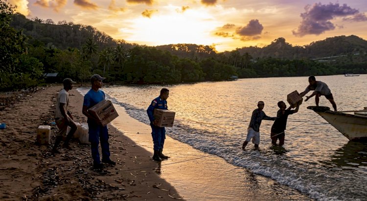 Keluhan Warga Viral di Medsos, Kapolres Mabar Gerak Cepat Kirim Bantuan ke Nggilat Lewat Jalur Laut