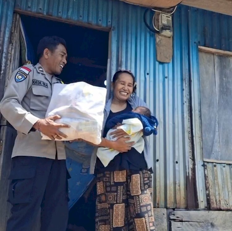 Sentuhan Kemanusiaan Polri untuk Korban Gempa Ntalung Manggarai Barat, Kebutuhan Bayi Tak Luput dari Perhatian