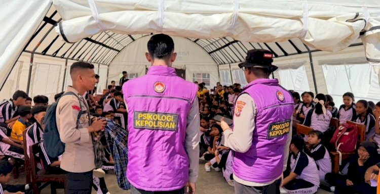 Sekolah Retak, Semangat Tak Boleh Runtuh: Polri Pulihkan Trauma 600 Siswa SMPN 1 Maumere