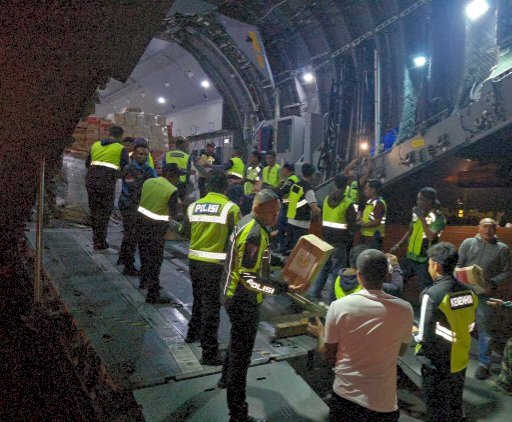 16 Ton Bantuan Gempa Flores Dikawal POLRI hingga Siap Didistribusikan