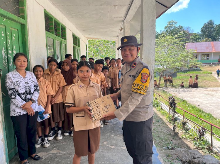 Polsek Sano Nggoang Hadirkan Semangat Baru bagi Pelajar Terdampak Gempa Flores