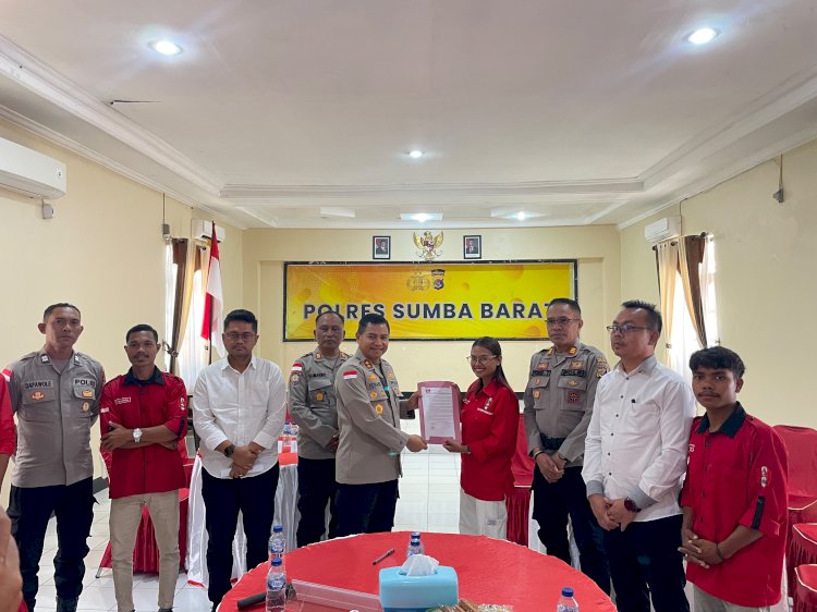 GMNI Sumba Barat Sambangi Polres, Kapolres Tegaskan Penanganan Kasus Anak Berjalan Profesional