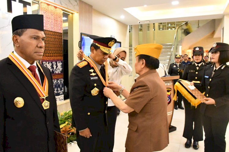 Kapolda dan Wagub NTT Terima Penghargaan Bintang Veteran dari LVRI, Pererat Sinergi Jaga Nilai Kebangsaan